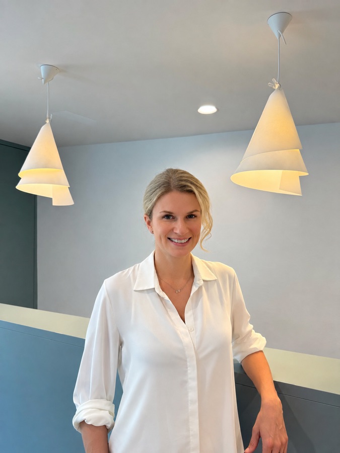 Prof. Dr. med. Annika Herlemann-Tilke in den neuen Praxisräumen